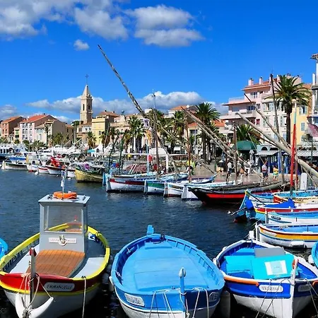 Two-bedroom Apartment, Center * Sanary-sur-Mer